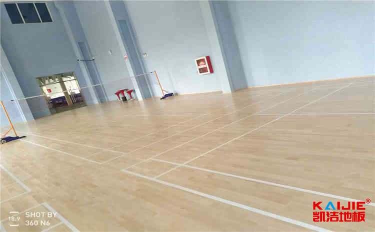 常見的籃球實木運動地板廠家直銷