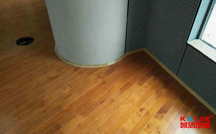 松木地板保養