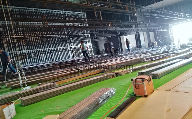 四川省樂山市沙灣區銅河廣場劇院舞臺實木運動地板案例—凱潔實木運動地板廠家