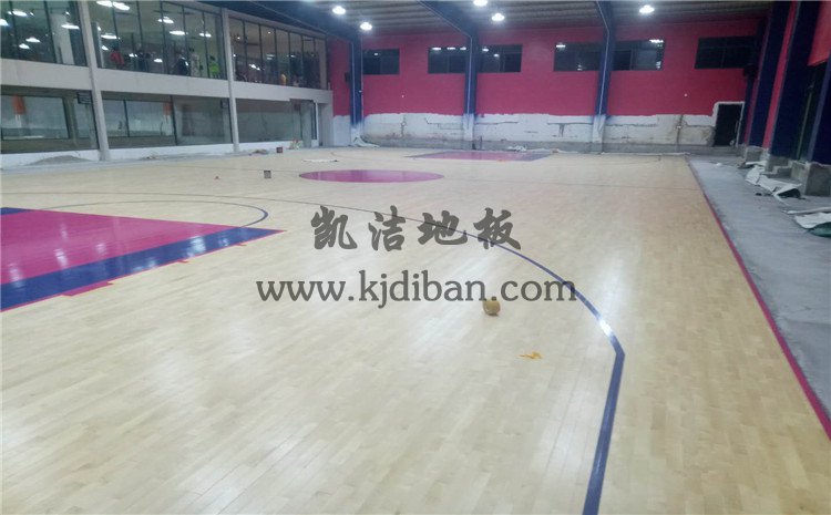 湖北武漢體育中心運(yùn)動木地板項(xiàng)目-凱潔實(shí)木運(yùn)動地板廠家
