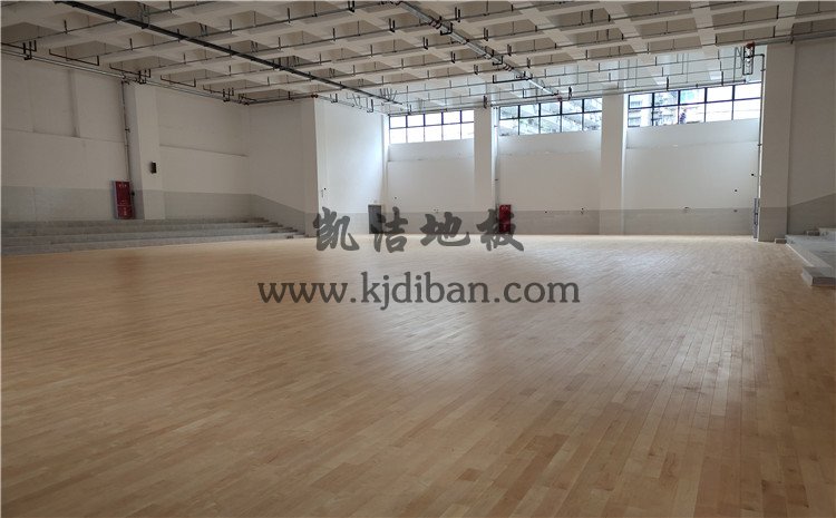 四川綿陽(yáng)實(shí)驗(yàn)中學(xué)體育館木地板項(xiàng)目-凱潔實(shí)木運(yùn)動(dòng)地板廠家